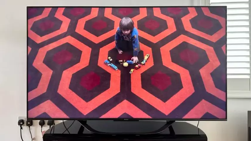 Confronto della televisione Hisense Serie U7 con Dolby Atmos