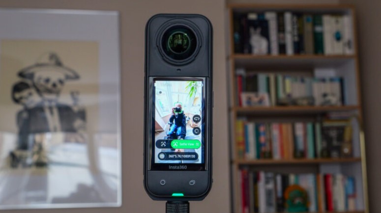 Telecamera d'azione immersiva Insta360 X5