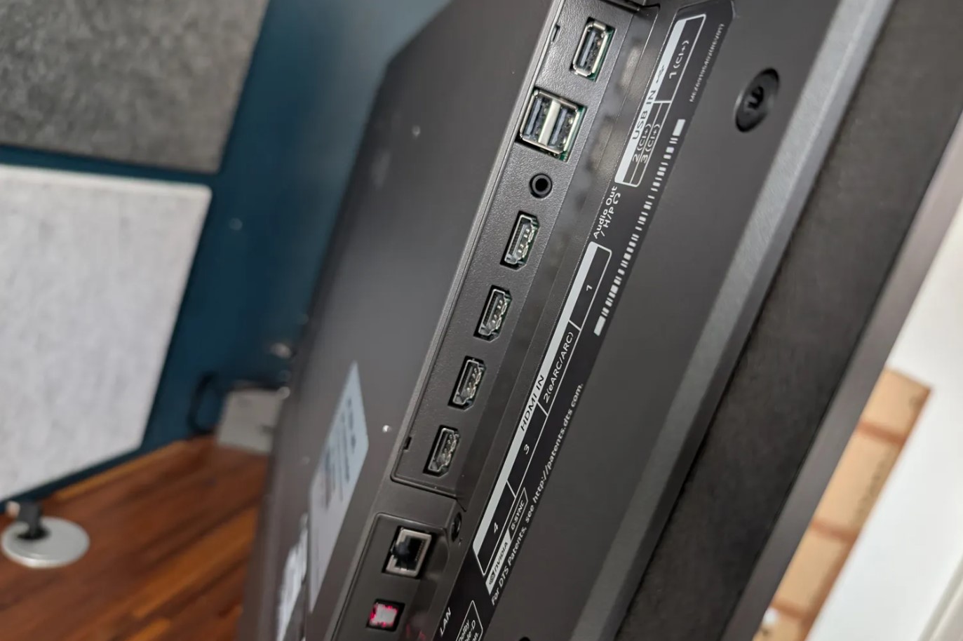 TV LG da 42 pollici OLED evo serie C4 per piccolo appartamento