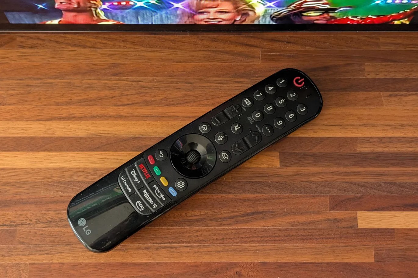 LG TV OLED evo Serie C4 da 42 pollici 4K per stanze piccole