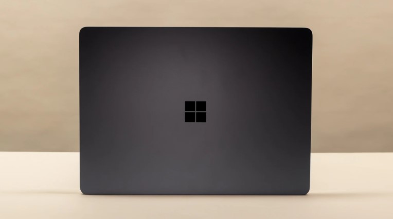  Microsoft Surface Laptop 7 (13,8″) Computer AI on-device