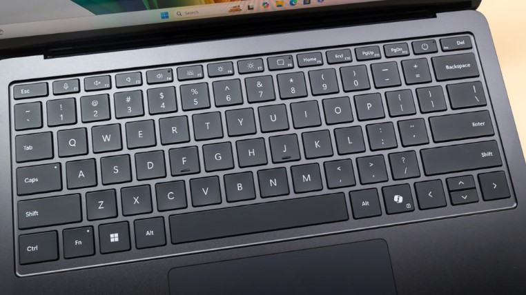  Microsoft Surface Laptop 7 (13,8″) AI PC