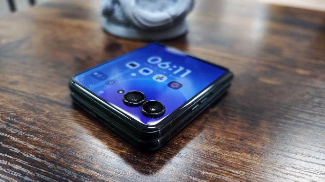 Motorola Razr Ultra 2025, telefono pieghevole a conchiglia