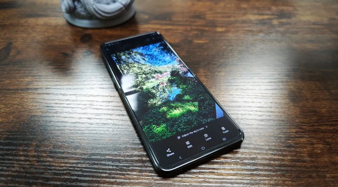 Telefono flip Motorola Razr Ultra 2025