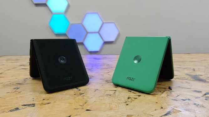 Smartphone pieghevole Motorola Razr Ultra 2025