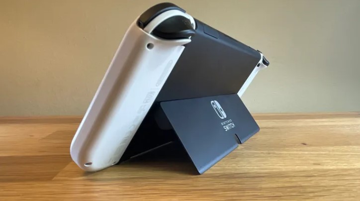 Console di gioco portatile Nintendo Switch OLED