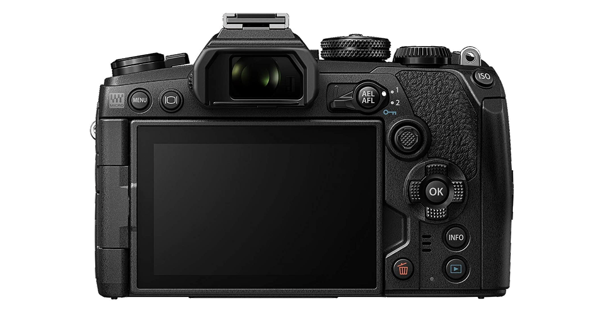 La fotocamera Olympus OM-D E-M1 Mark III per l'avvistamento degli aerei