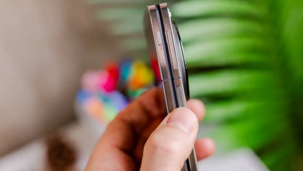 OnePlus apre il telefono pieghevole