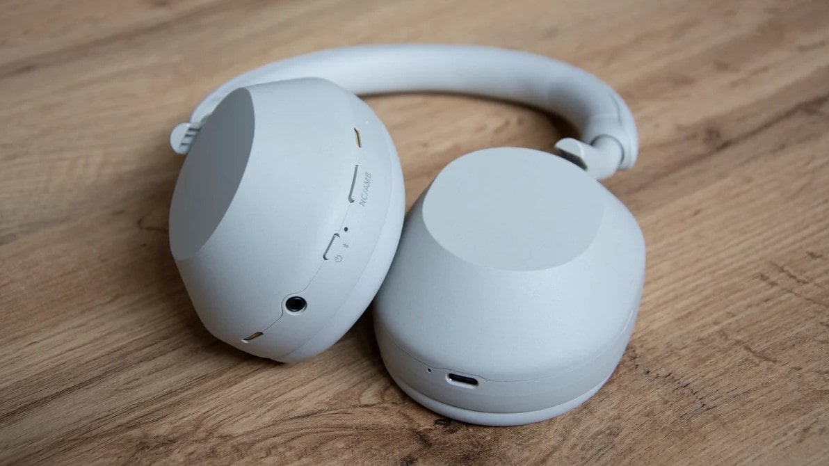 Sony WH-1000XM5 cuffie con bassi forti