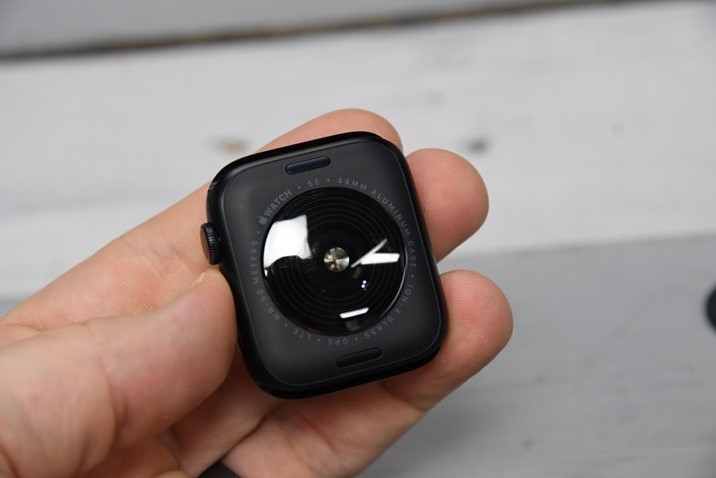 Confronto tra Watch Series 10 e Watch SE (seconda generazione)