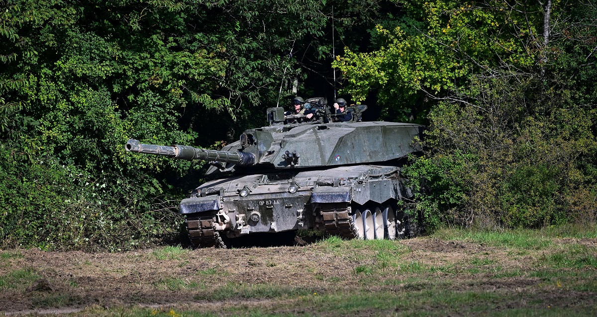 Le forze armate ucraine presentano il carro armato britannico Challenger 2 durante un'esercitazione Le forze armate ucraine presentano il carro armato britannico Challenger 2 durante un'esercitazione