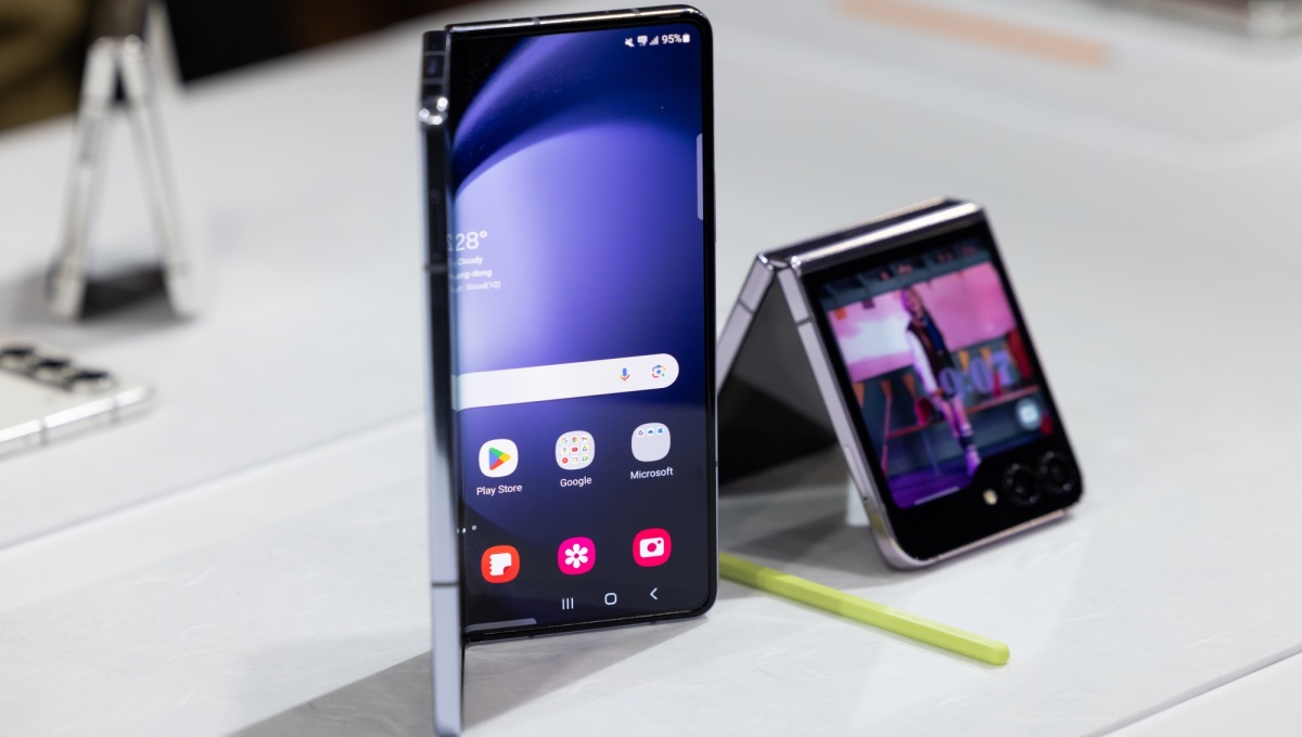 Il nuovo pannello OLED pieghevole di Samsung ha superato il test di robustezza MIL-STD-810G Il nuovo pannello OLED pieghevole di Samsung ha superato il test di robustezza MIL-STD-810G