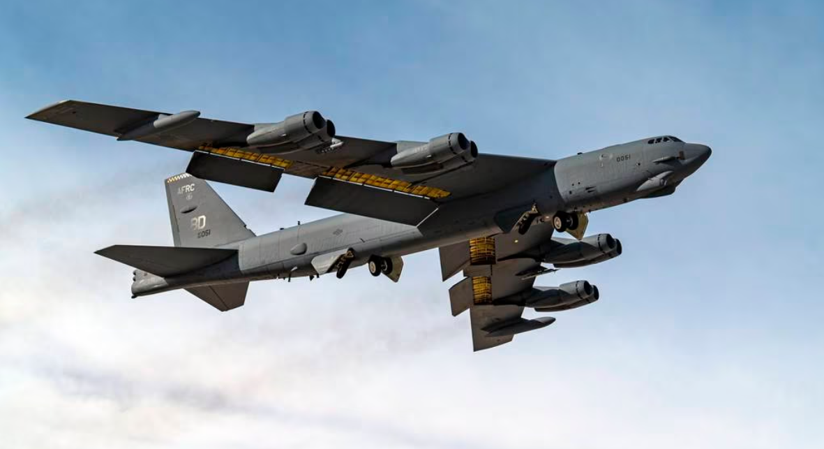 Avvistati bombardieri nucleari B-52 Stratofortress a 25 km dall'Ucraina Avvistati bombardieri nucleari B-52 Stratofortress a 25 km dall'Ucraina