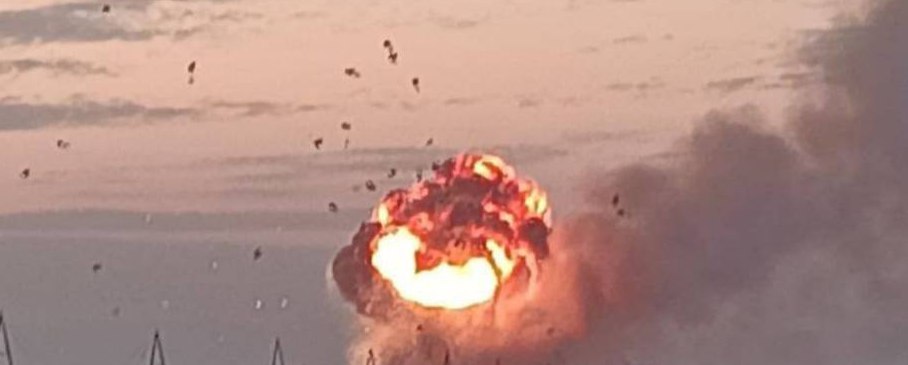 Le forze armate ucraine hanno distrutto un grande deposito di munizioni russo a più di 110 km dalla linea del fronte, dove solo i missili Storm Shadow e Tochka-U possono arrivare.