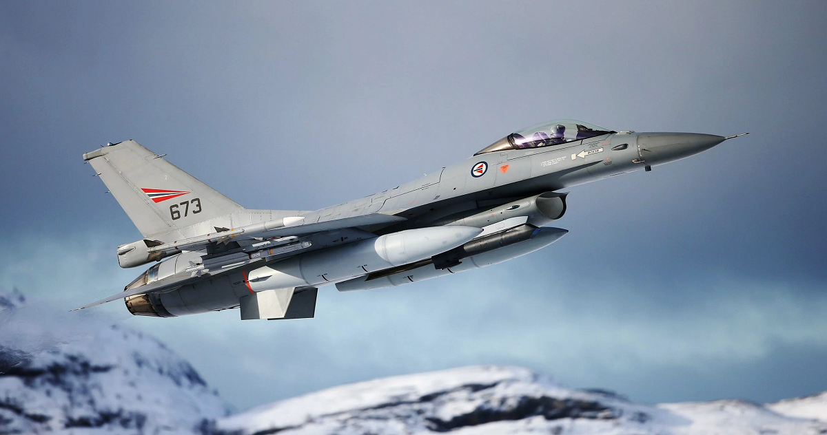 La Romania acquista 32 caccia F-16 Fighting Falcon dalla Norvegia per 425 milioni di dollari e spenderà 105 milioni di dollari per gli aggiornamenti La Romania acquista 32 caccia F-16 Fighting Falcon dalla Norvegia per 425 milioni di dollari e spenderà 105 milioni di dollari per gli aggiornamenti