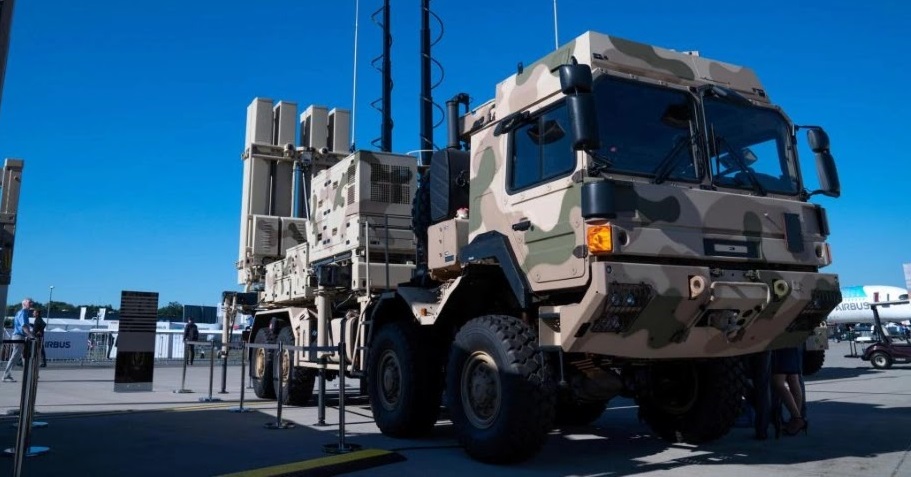 La Germania approva ufficialmente l'acquisto di sei sistemi di difesa aerea IRIS-T SLM per un valore di oltre 1 miliardo di dollari La Germania approva ufficialmente l'acquisto di sei sistemi di difesa aerea IRIS-T SLM per un valore di oltre 1 miliardo di dollari