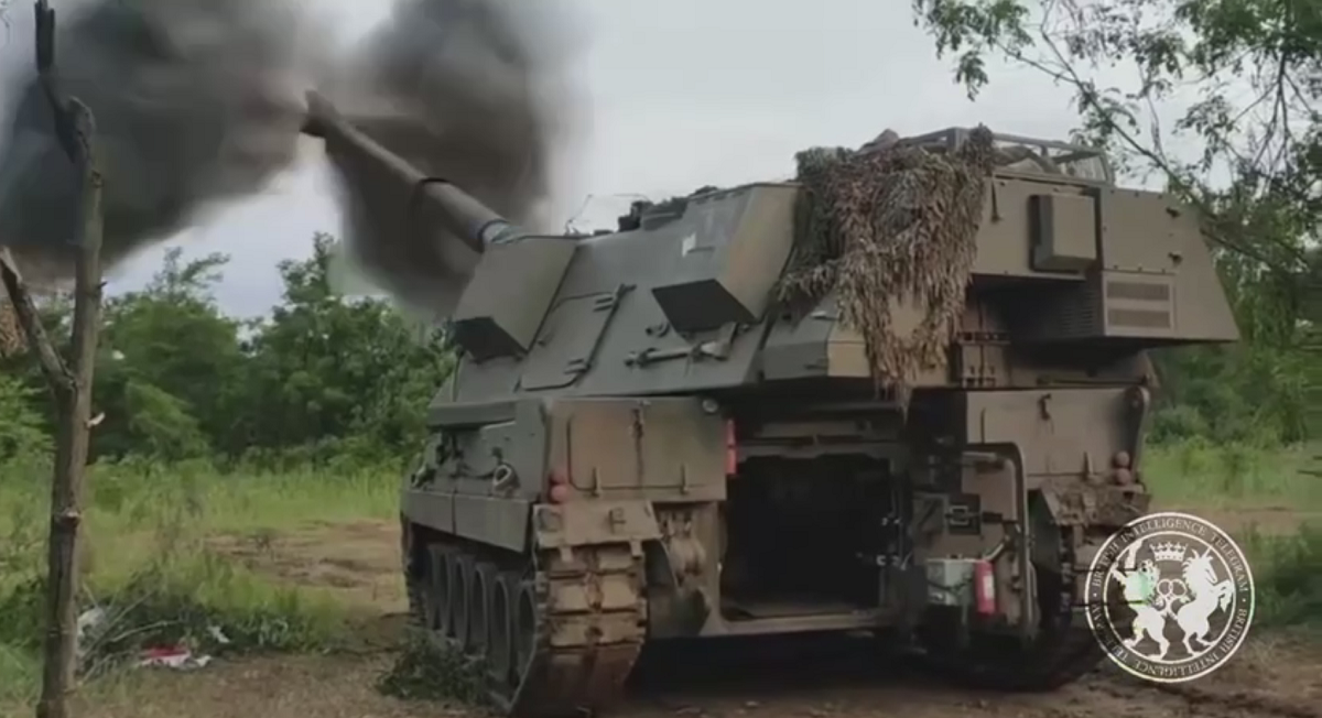 Le forze armate ucraine mostrano per la prima volta in azione l'obice semovente britannico da 155 mm AS-90 Le forze armate ucraine mostrano per la prima volta in azione l'obice semovente britannico da 155 mm AS-90
