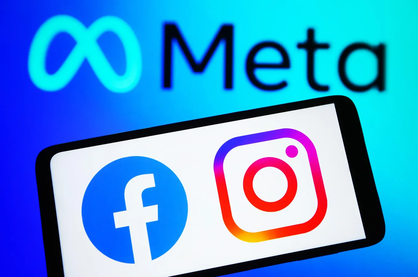 Nel Regno Unito, Meta è stata autorizzata a utilizzare i dati pubblici degli utenti di Facebook e Instagram per addestrare l'intelligenza artificiale. Nel Regno Unito, Meta è stata autorizzata a utilizzare i dati pubblici degli utenti di Facebook e Instagram per addestrare l'intelligenza artificiale.