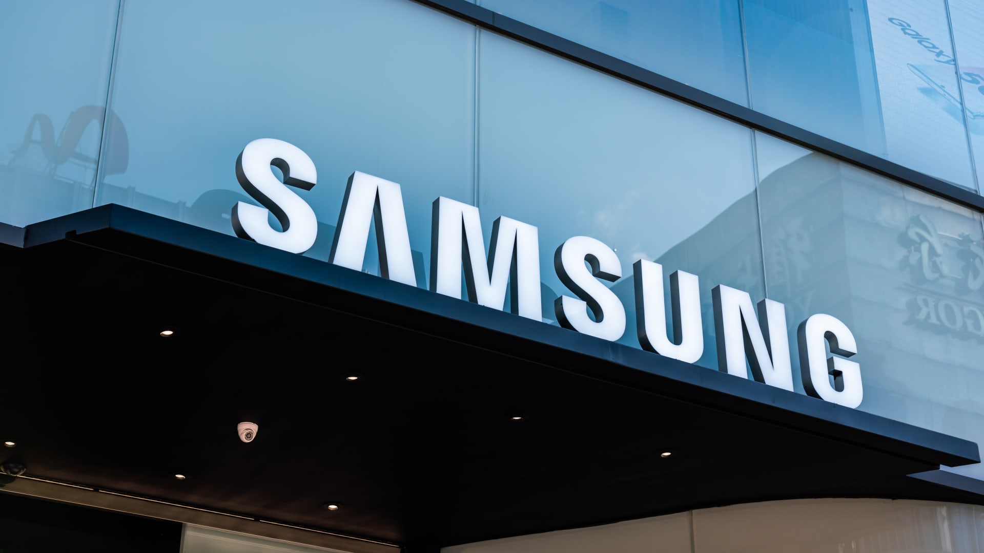 Samsung ottiene da NVIDIA un ordine da 752 milioni di dollari per chip di intelligenza artificiale Samsung ottiene da NVIDIA un ordine da 752 milioni di dollari per chip di intelligenza artificiale