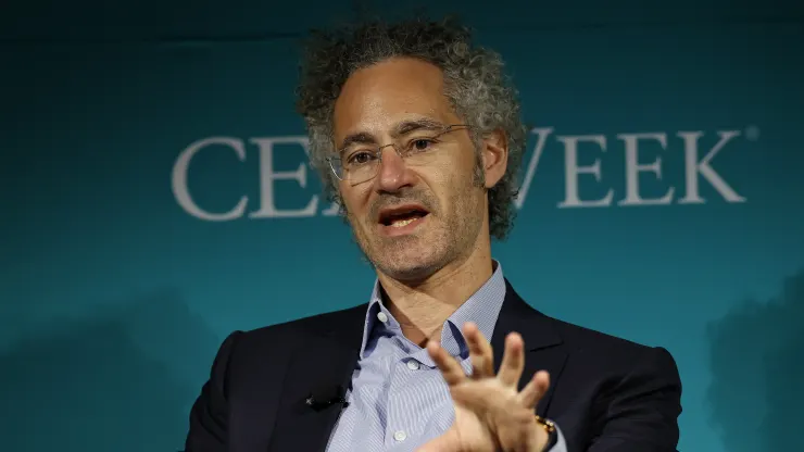 Le azioni Palantir salgono dell'11% grazie al fascino della tecnologia dell'intelligenza artificiale