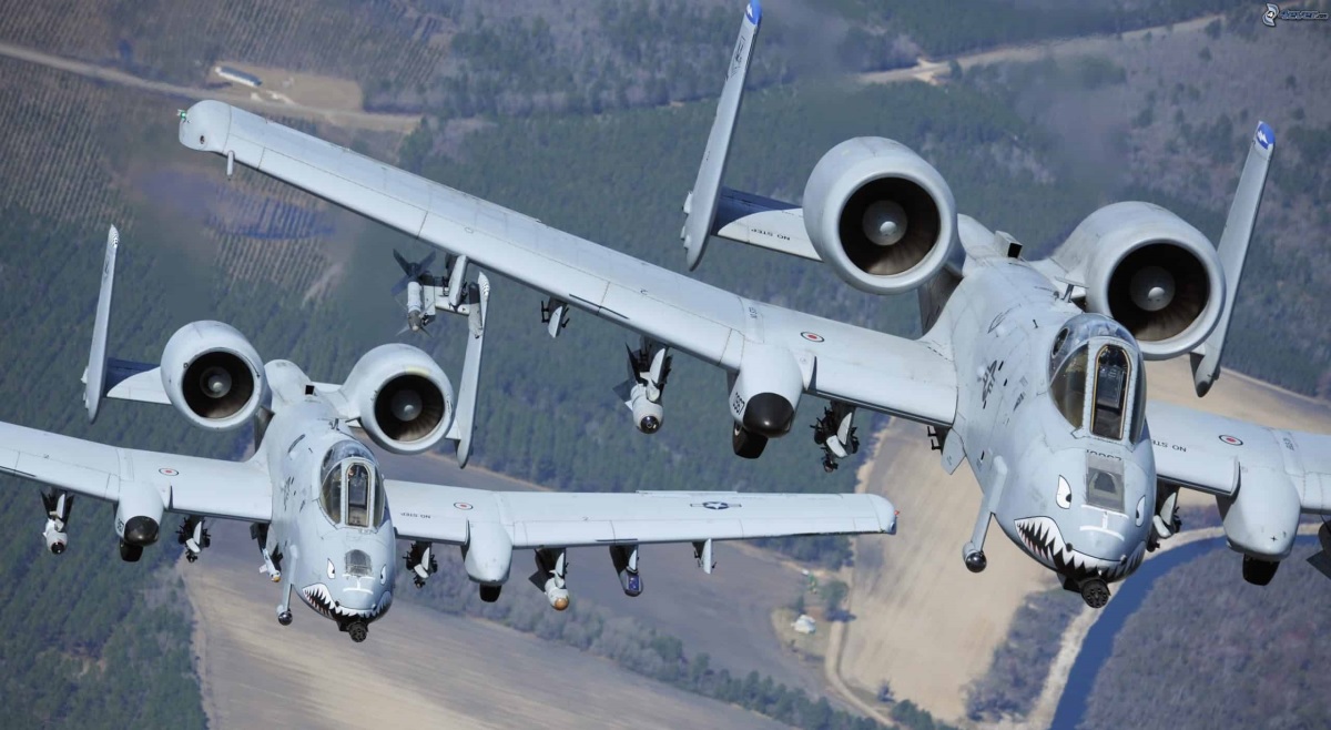 I leggendari aerei d'attacco A-10 Thunderbolt II provenienti dall'Arizona sono arrivati in Medio Oriente per dissuadere gli Hezbollah dall'attaccare Israele I leggendari aerei d'attacco A-10 Thunderbolt II provenienti dall'Arizona sono arrivati in Medio Oriente per dissuadere gli Hezbollah dall'attaccare Israele