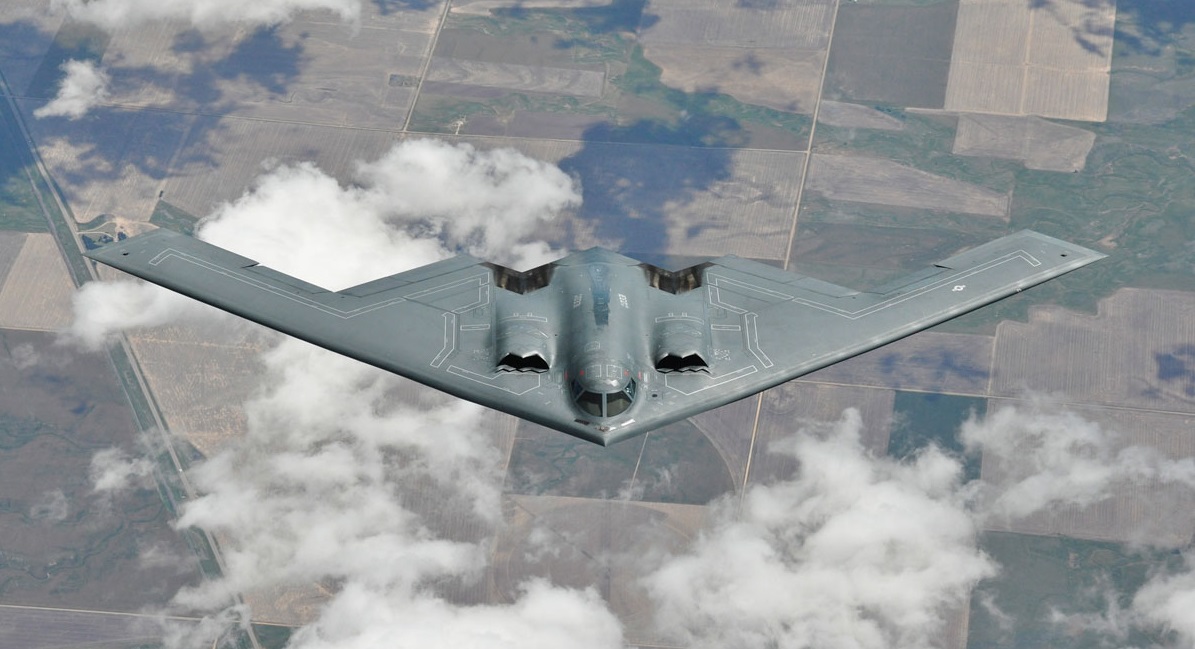 Il bombardiere nucleare B-2 Spirit ha celebrato il 34° anniversario del suo primo volo ufficiale Il bombardiere nucleare B-2 Spirit ha celebrato il 34° anniversario del suo primo volo ufficiale