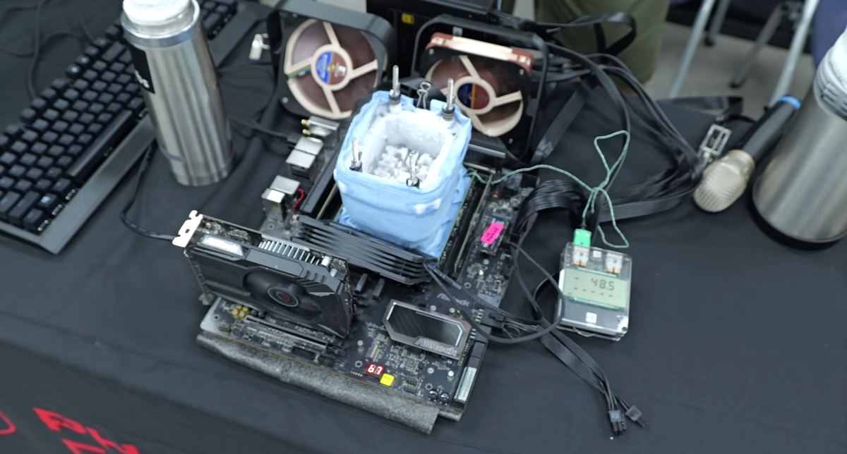 Il chip Xeon di generazione Rapids Sapphire a 16 core di Intel è overcloccato a 7,2 GHz, ma non supera i test sulle prestazioni Il chip Xeon di generazione Rapids Sapphire a 16 core di Intel è overcloccato a 7,2 GHz, ma non supera i test sulle prestazioni