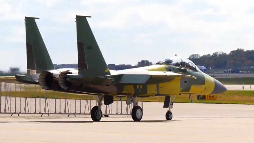 Boeing spera di consegnare il primo caccia F-15EX Eagle aggiornato in configurazione finale all'aeronautica statunitense entro la fine di novembre - le consegne sono state ritardate di un anno Boeing spera di consegnare il primo caccia F-15EX Eagle aggiornato in configurazione finale all'aeronautica statunitense entro la fine di novembre - le consegne sono state ritardate di un anno