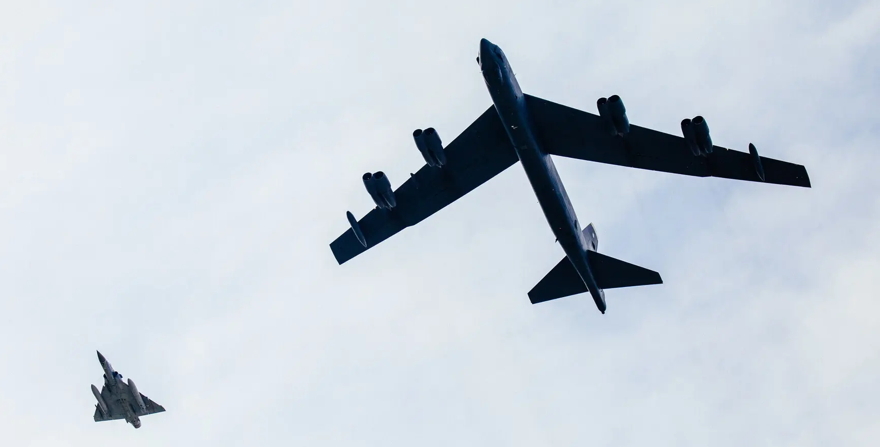 Video: Bombardieri nucleari B-52 Stratofortress appaiono in Estonia a 200 km dal confine russo Video: Bombardieri nucleari B-52 Stratofortress appaiono in Estonia a 200 km dal confine russo