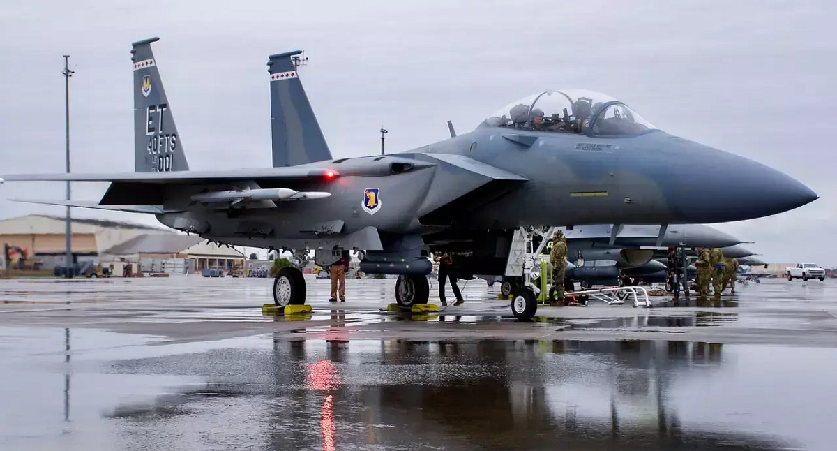L'aeronautica militare statunitense potrebbe acquistare altri sei caccia F-15EX Eagle II aggiornati al costo di oltre 80 milioni di dollari e portare la sua flotta a 110 velivoli. L'aeronautica militare statunitense potrebbe acquistare altri sei caccia F-15EX Eagle II aggiornati al costo di oltre 80 milioni di dollari e portare la sua flotta a 110 velivoli.