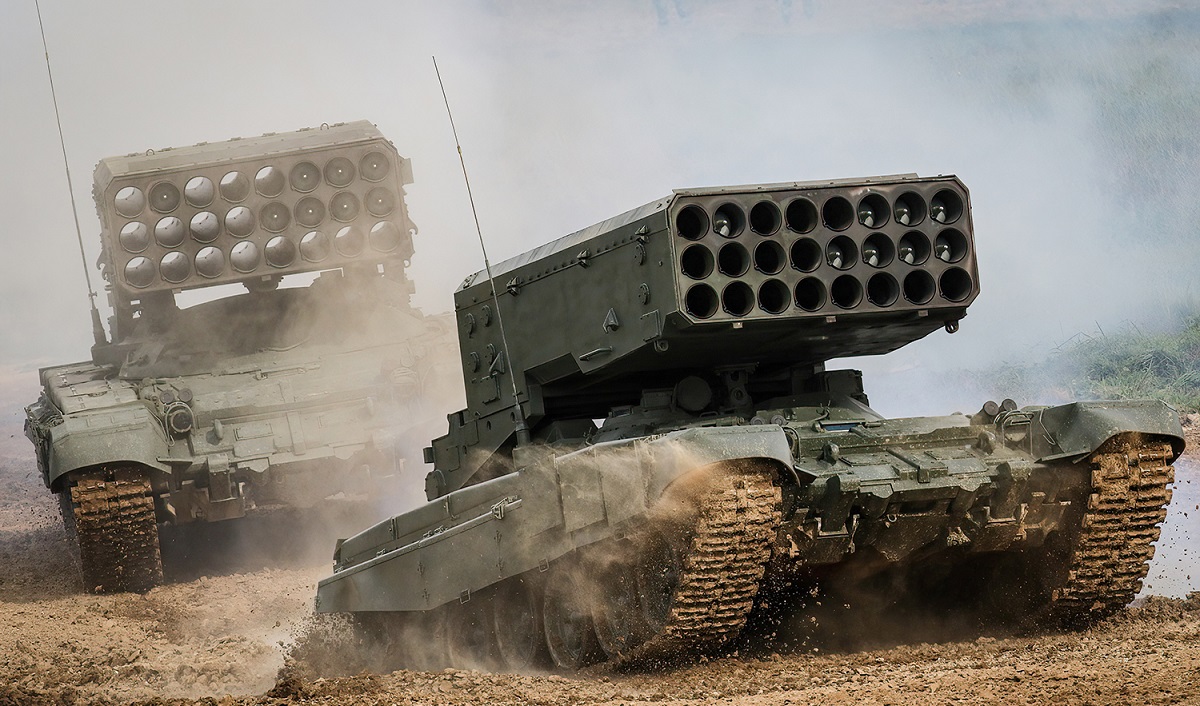 Le forze armate ucraine hanno distrutto il sistema lanciafiamme pesante TOS-1A, considerato l'arma non nucleare più potente della Russia. Le forze armate ucraine hanno distrutto il sistema lanciafiamme pesante TOS-1A, considerato l'arma non nucleare più potente della Russia.
