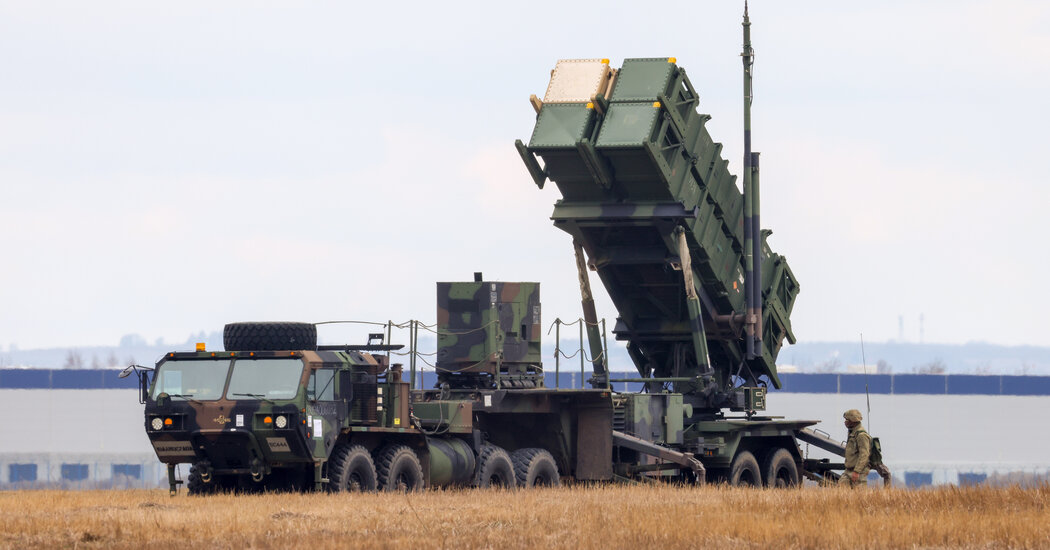 Il MIM-104 Patriot intercetta sei missili ipersonici russi Kh-47M2 Kinzhal a Kyiv durante la visita del presidente sudafricano in Ucraina