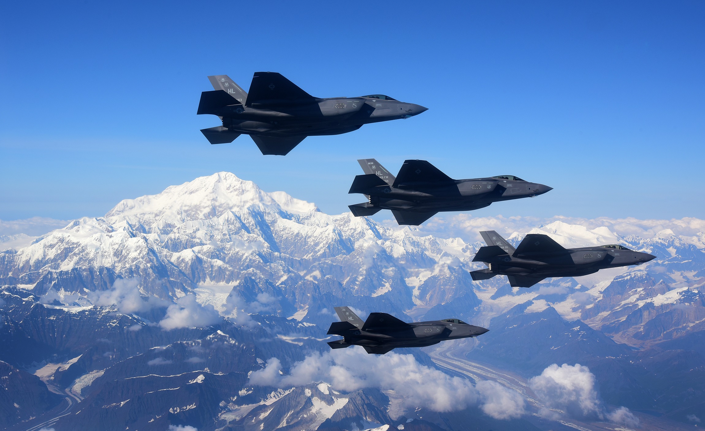 Gli Stati Uniti hanno stanziato 216,3 miliardi di dollari per l'aeronautica militare per il 2023: 99 miliardi di dollari saranno spesi per la ricerca e l'approvvigionamento. Gli Stati Uniti hanno stanziato 216,3 miliardi di dollari per l'aeronautica militare per il 2023: 99 miliardi di dollari saranno spesi per la ricerca e l'approvvigionamento.