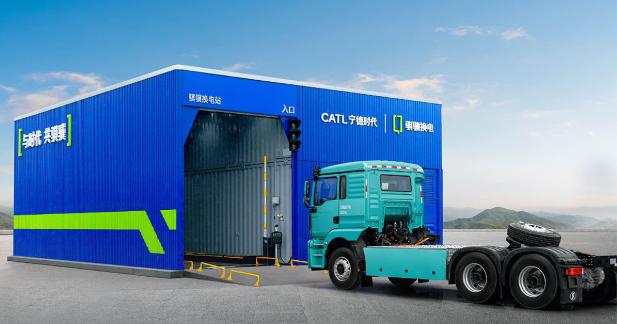 Ricarica in minuti: Stazioni innovative per grandi camion elettrici Rivoluzione in autostrada: Stazioni di scambio batterie rapide per camion elettrici