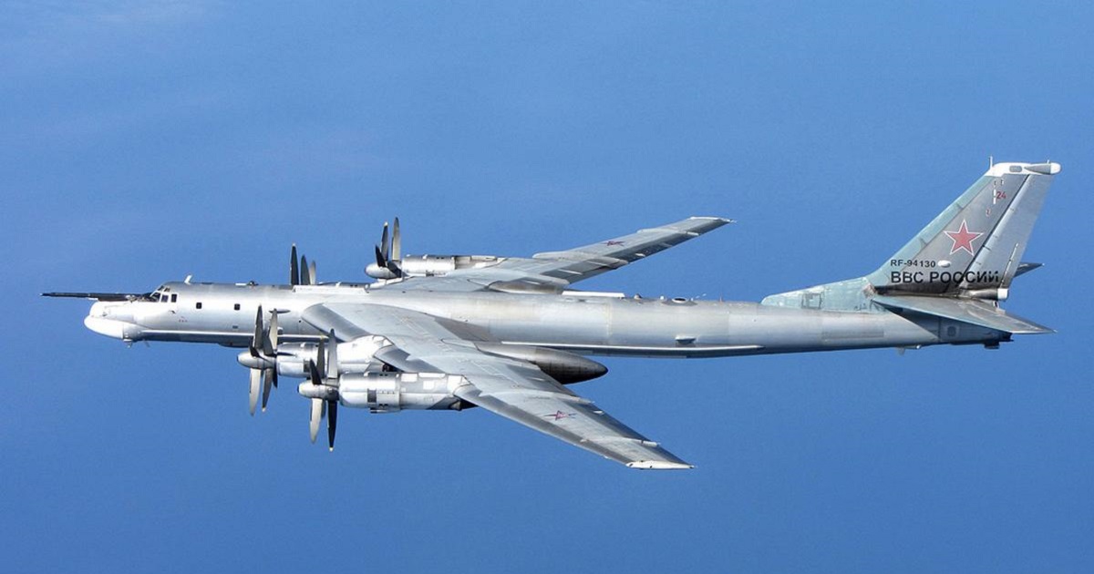 Un drone ha attaccato una base aerea russa di bombardieri strategici Tu-95MS e Tu-160, in grado di trasportare armi nucleari. Un drone ha attaccato una base aerea russa di bombardieri strategici Tu-95MS e Tu-160, in grado di trasportare armi nucleari.