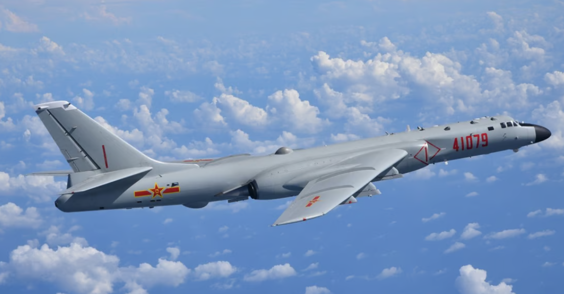 La Cina conferma ufficialmente per la prima volta che i bombardieri nucleari H-6K hanno volato intorno a Taiwan a notte fonda nel 2018