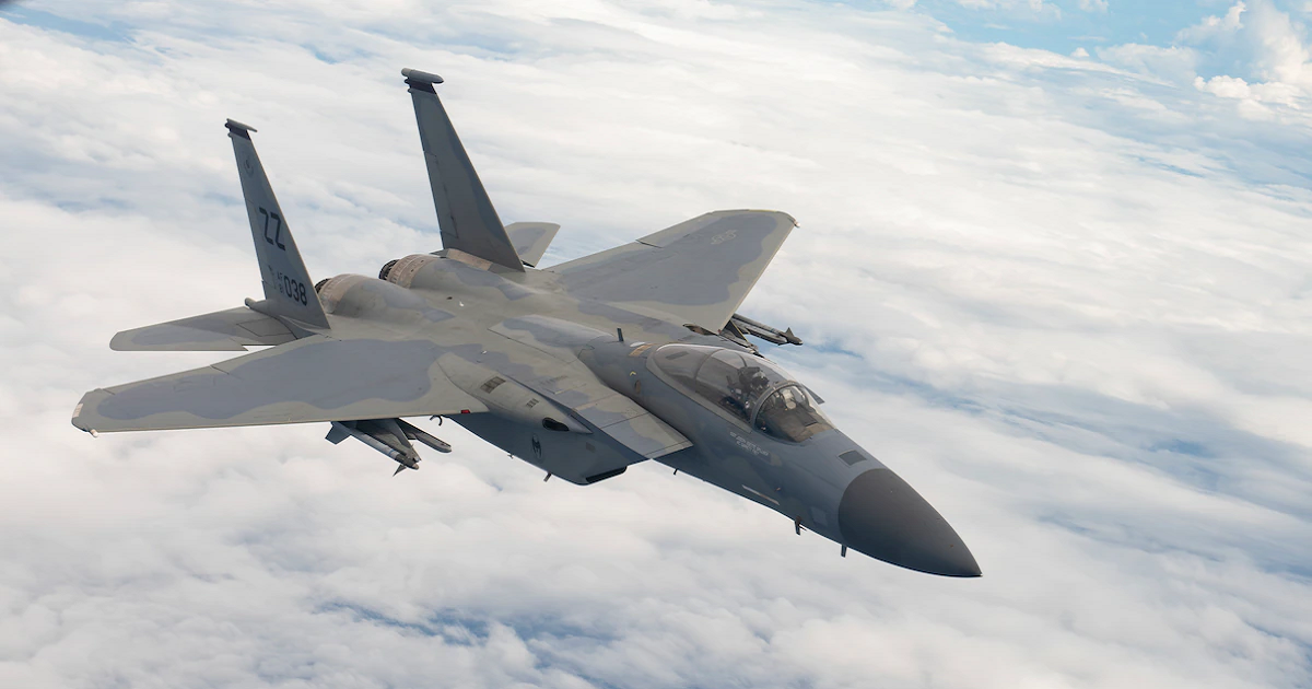 Gli Stati Uniti ritirano i caccia F-15 Eagle dalla base aerea di Kadena, sull'isola di Okinawa, che hanno garantito la sicurezza del Giappone dal 1979. Gli Stati Uniti ritirano i caccia F-15 Eagle dalla base aerea di Kadena, sull'isola di Okinawa, che hanno garantito la sicurezza del Giappone dal 1979.