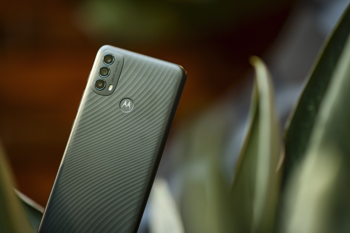 Moto E40 - Unisoc T700, 5000mAh, schermo IPS 90Hz, protezione dagli schizzi, fotocamera 48MP e Android 11 Moto E40 - Unisoc T700, 5000mAh, schermo IPS 90Hz, protezione dagli schizzi, fotocamera 48MP e Android 11