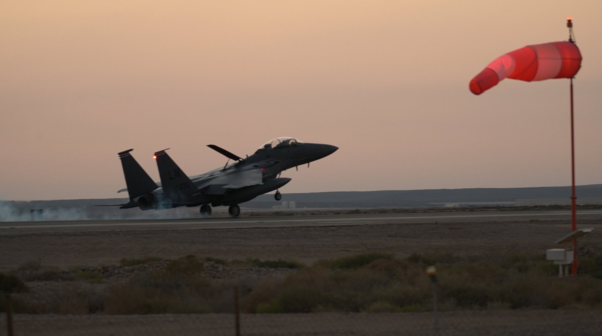 I caccia F-15E Strike Eagle sono arrivati in Medio Oriente dopo gli A-10 Thunderbolt II in seguito all'attacco di militanti di Hamas contro Israele. I caccia F-15E Strike Eagle sono arrivati in Medio Oriente dopo gli A-10 Thunderbolt II in seguito all'attacco di militanti di Hamas contro Israele.