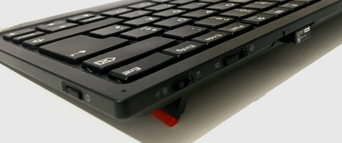 La tastiera Bluetooth a ricarica solare di Lenovo che si collega a tre dispositivi contemporaneamente potrebbe essere presentata al CES 2025 La tastiera Bluetooth a ricarica solare di Lenovo che si collega a tre dispositivi contemporaneamente potrebbe essere presentata al CES 2025