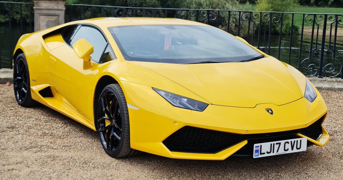 La Lamborghini presenta il suo nuovo logo La Lamborghini presenta il suo nuovo logo