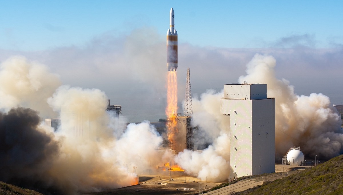 Un razzo ULA Delta IV Heavy ha completato la penultima missione della sua storia, mandando in orbita un satellite spia segreto degli Stati Uniti. Un razzo ULA Delta IV Heavy ha completato la penultima missione della sua storia, mandando in orbita un satellite spia segreto degli Stati Uniti.