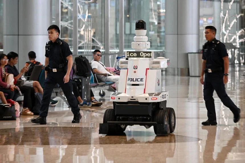 Singapore aumenterà il numero di robot per pattugliare strade e luoghi pubblici