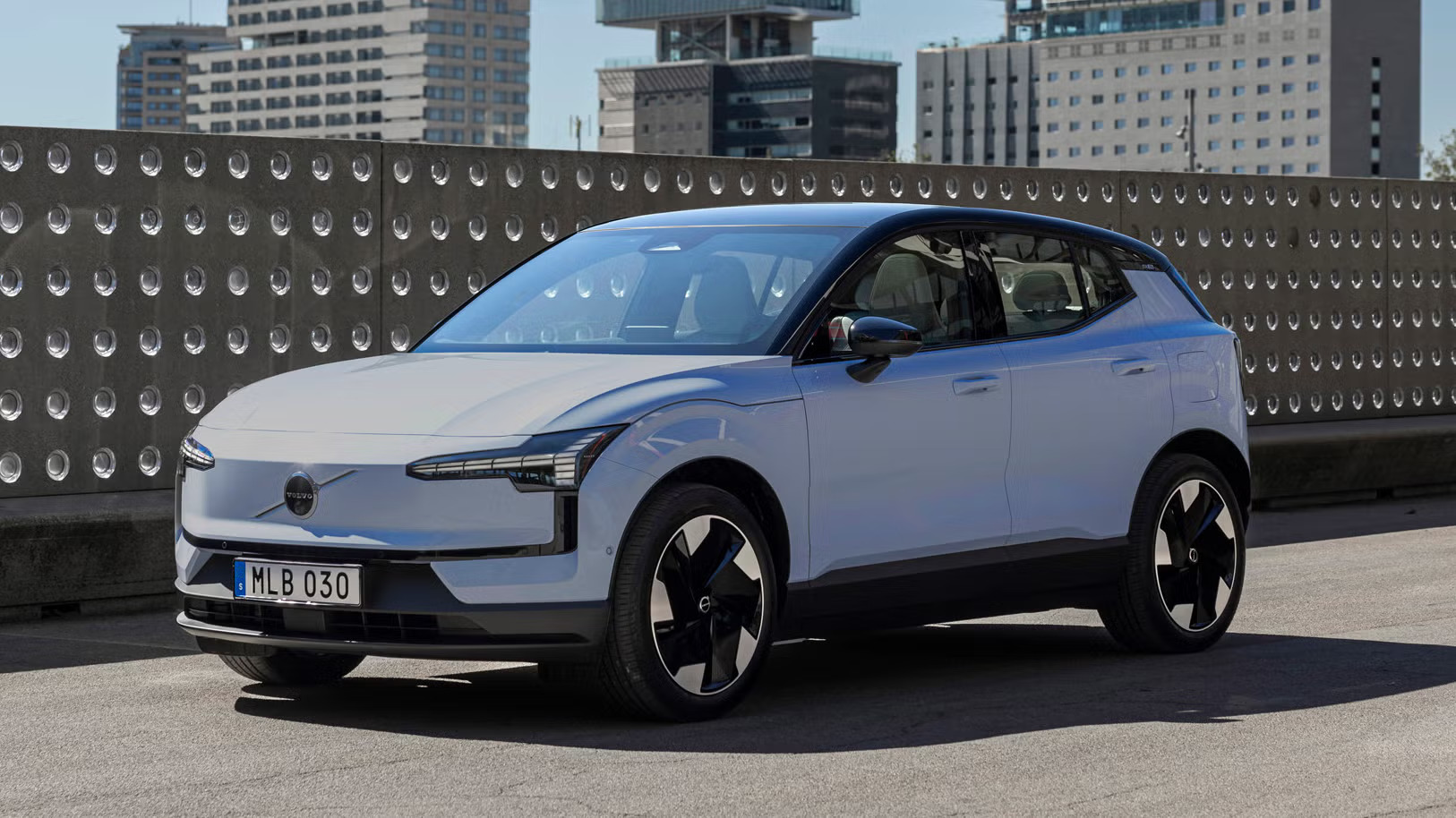 EX30 di Volvo: inizia la produzione in Europa Volvo avvia la produzione europea del pionieristico EX30