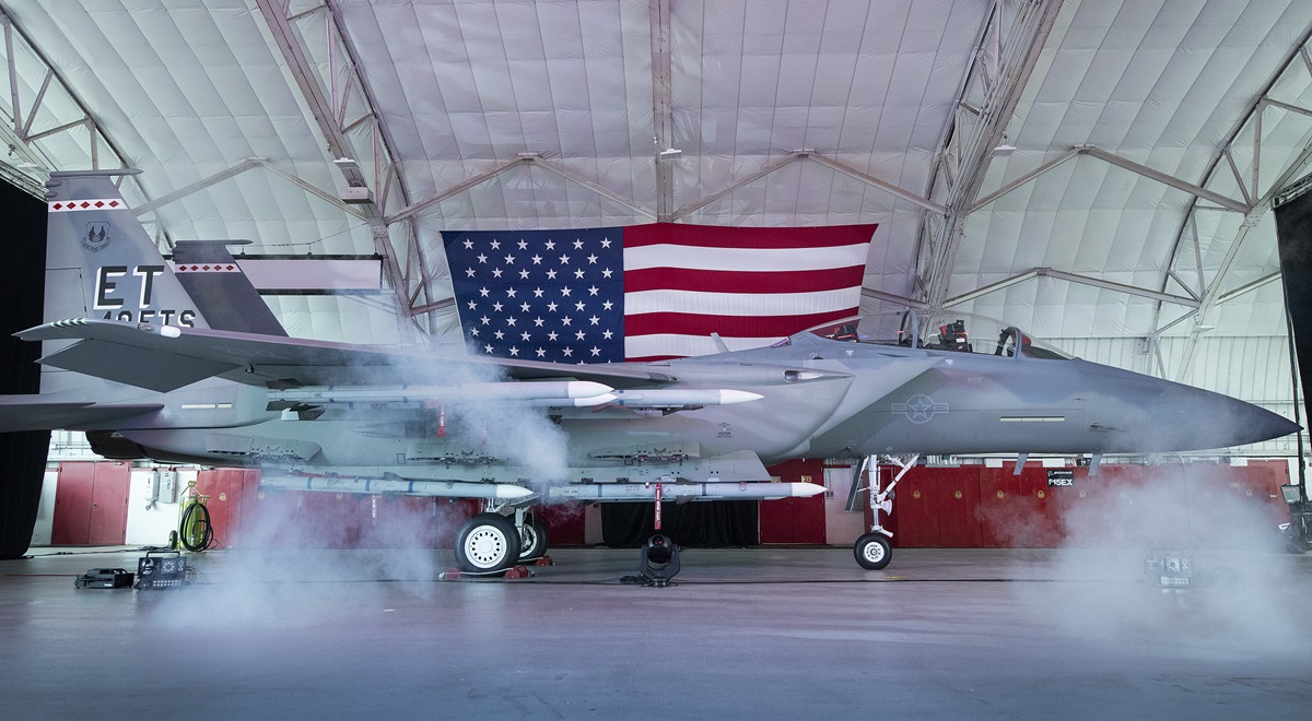 Boeing vuole vendere all'Arabia Saudita i caccia moderni F-15EX Eagle II, che dovranno affrontare la concorrenza del Dassault Rafale e dell'Eurofighter Typhoon. Boeing vuole vendere all'Arabia Saudita i caccia moderni F-15EX Eagle II, che dovranno affrontare la concorrenza del Dassault Rafale e dell'Eurofighter Typhoon.