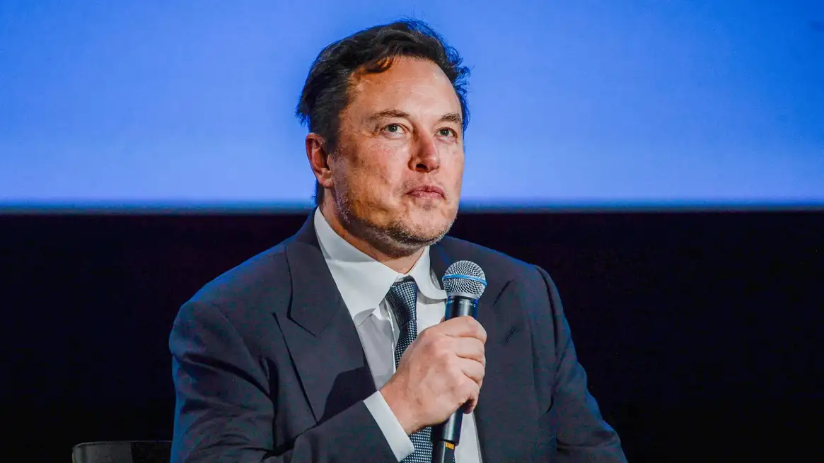 Elon Musk ha assunto un hacker della PlayStation 3 per sistemare Twitter Elon Musk ha assunto un hacker della PlayStation 3 per sistemare Twitter
