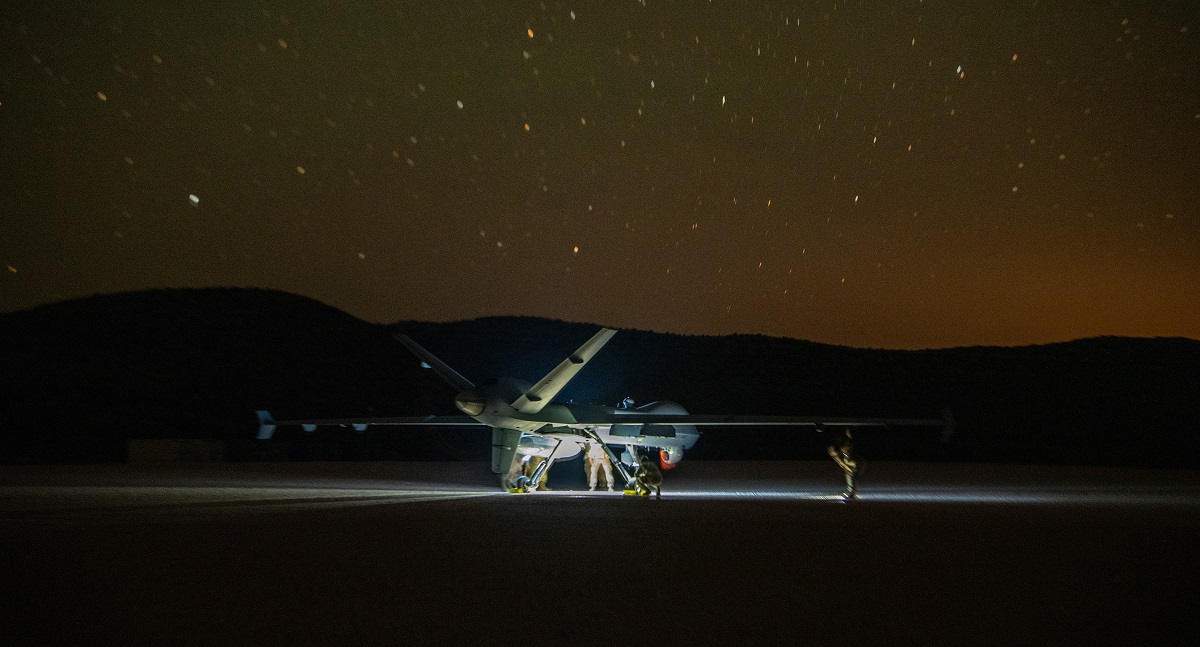 L'MQ-9 Reaper è atterrato per la prima volta in assoluto su una strada sterrata e ha dimostrato la sua capacità di trasportare carichi importanti