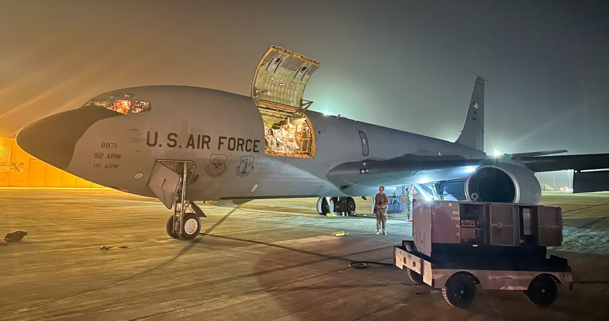 Gli Stati Uniti hanno inviato all'Arabia Saudita le cisterne per il rifornimento aereo KC-135 Stratotanker per sostituire il KC-10 Extender, andato in pensione dopo oltre 30 anni di servizio. Gli Stati Uniti hanno inviato all'Arabia Saudita le cisterne per il rifornimento aereo KC-135 Stratotanker per sostituire il KC-10 Extender, andato in pensione dopo oltre 30 anni di servizio.