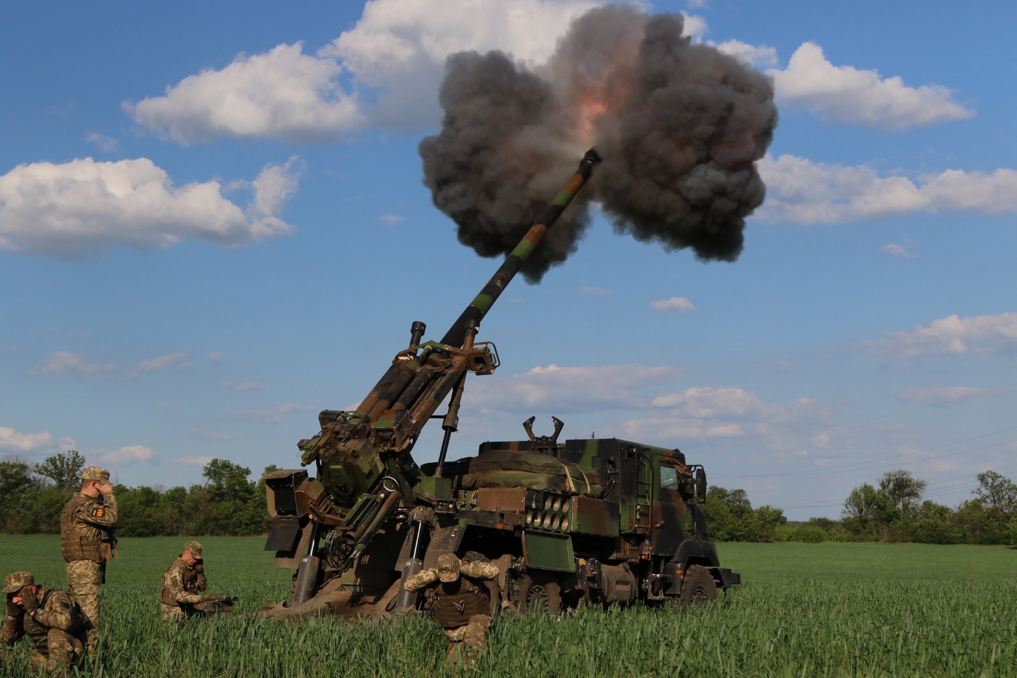 Soldati-artiglieri ucraini usano efficacemente i cannoni semoventi francesi CAESAR per distruggere il nemico nel Donbass (foto) Soldati-artiglieri ucraini usano efficacemente i cannoni semoventi francesi CAESAR per distruggere il nemico nel Donbass (foto)
