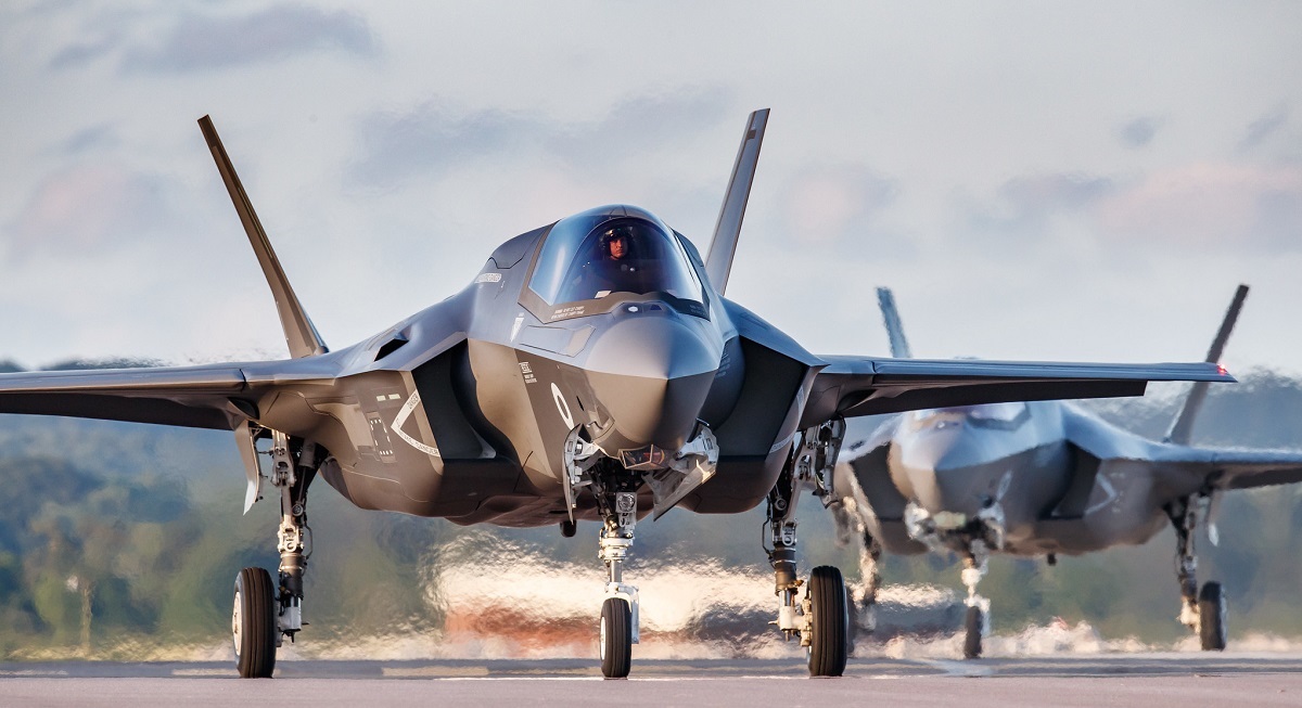 L'F-35 Lightning II lancia per la prima volta i missili AIM-120 AMRAAM durante la partecipazione all'Arctic Challenge 2023